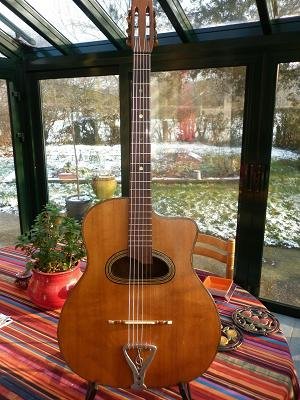 guitare manouche grande bouche