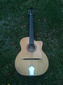 Guitare manouche fabriquée en 2007 par le luthier Cyril Morin