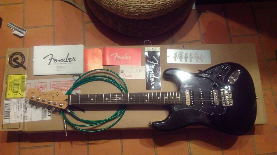 Fender Stratocaster Mexican standard HSH RW BLK annÃ©e 2016