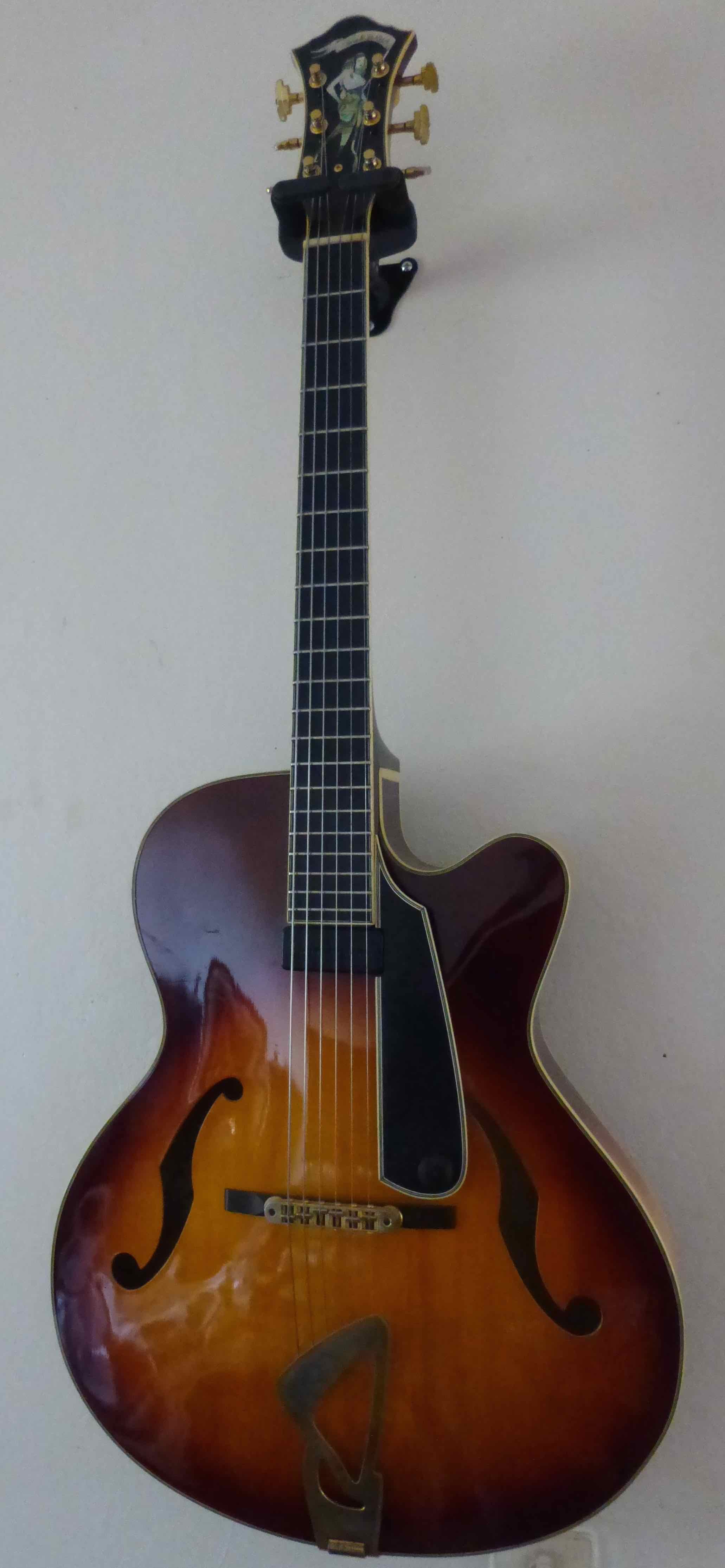Guitare de jazz fabriquée par le luthier Pierrick Brua